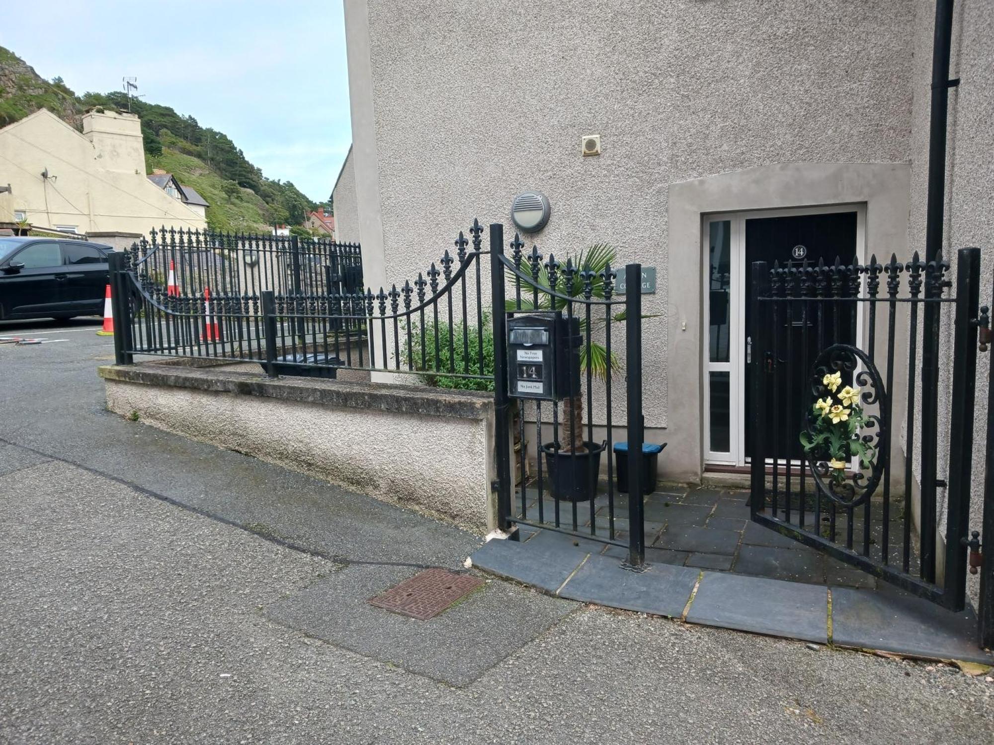 Bodlondeb Castle Bed & Breakfast { Central Llandudno} Buitenkant foto