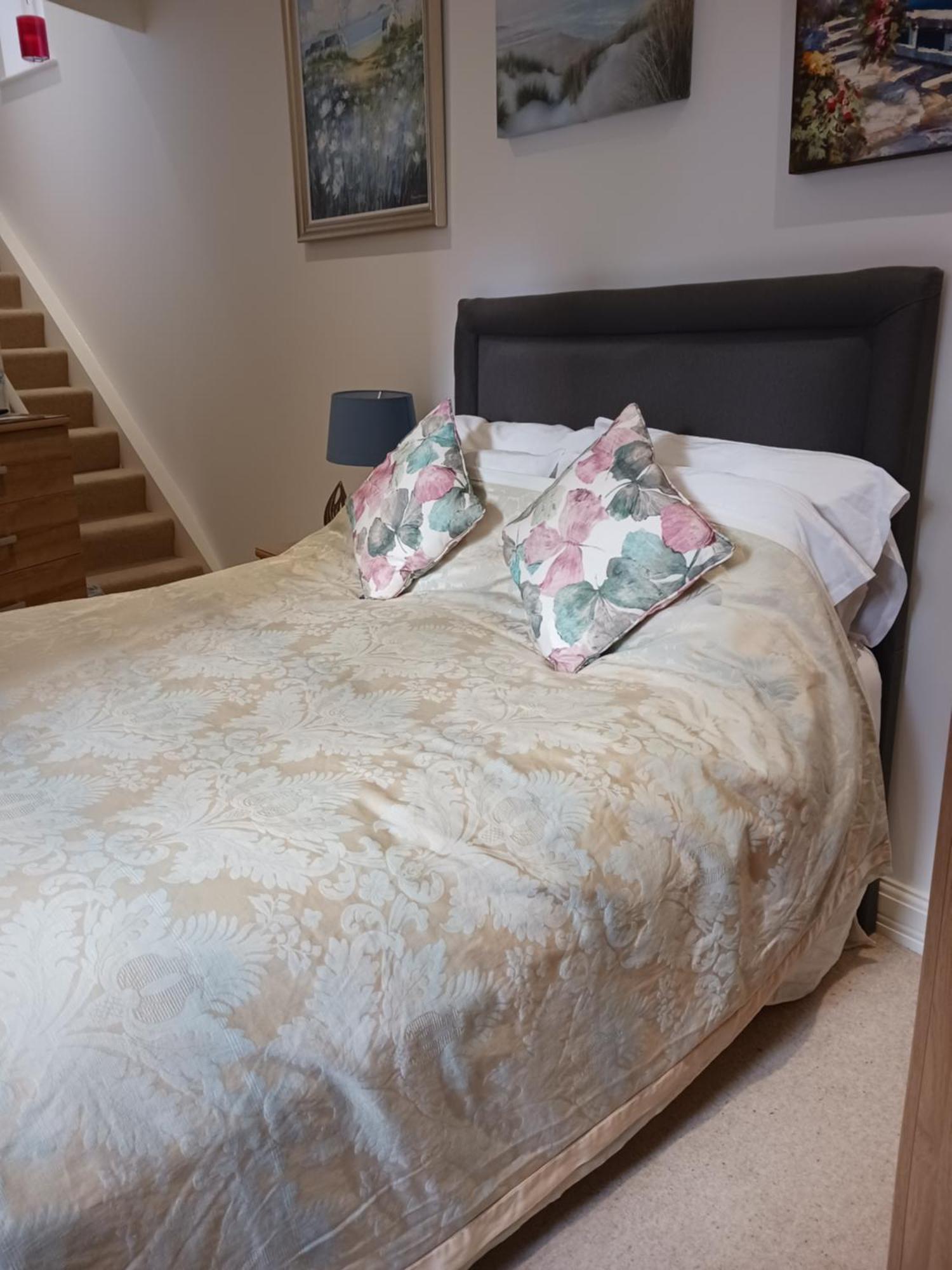 Bodlondeb Castle Bed & Breakfast { Central Llandudno} Buitenkant foto